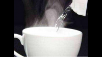 古树红茶馆内写着